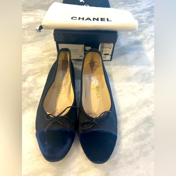 CHANEL Shoes - CHANEL CAPPED TOE FLATs 38